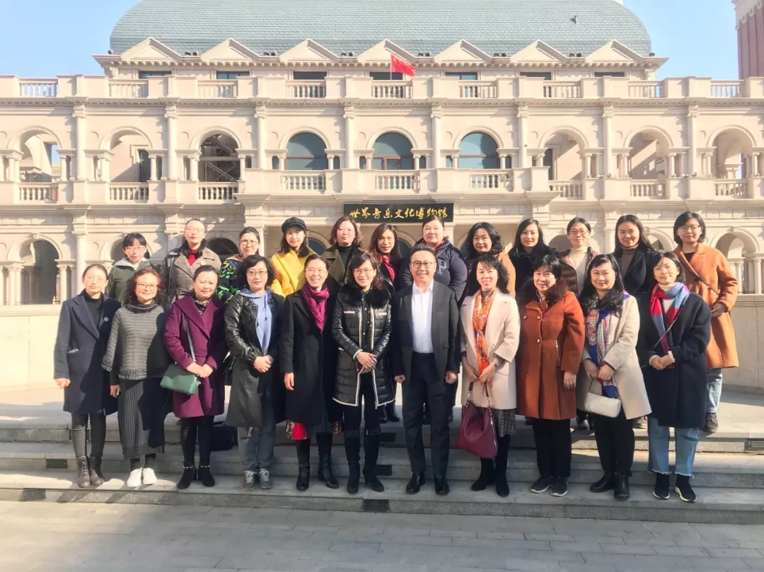 3月8日上午大连市文化和旅游局曾武灵副局长带领局内女性同胞一行莅临世界音乐文化博物馆